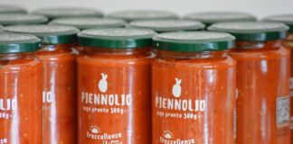 Treccellenze, ecco Piennolio in barattolo fatto con il pomodorino del piennolo del Vesuvio in olio extravergine d’oliva del Cilento