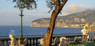 Sorrento, il Grand Hotel Excelsior Vittoria tra ospitalità di lusso e natura suggestiva, propone anche momenti di cultura ed arte