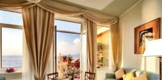 Sorrento (Na), al Grand Hotel Excelsior Vittoria, ammirando auto d’epoca che hanno segnato la storia automobilistica