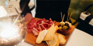 Firenze, alla Stazione Leopolda è proposta la 3^edizione di Food and Wine in Progress, evento dedicato alle eccellenze enogastronomiche toscane