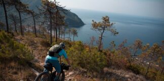 Liguria by bike, scoprire la regione su due ruote lungo percorsi suggestivi sospesi tra cielo e mare