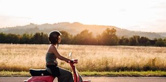 Bologna, in estate 2018 nel segno del mito a due ruote per il Vespa Tour con picnic sui colli