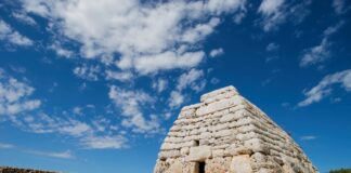 Minorca, un viaggio tra le affascinanti vestigia archeologiche dell’isola