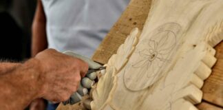 Carnia, a Sutrio il legno lavorato prende vita con la “Magia del legno”